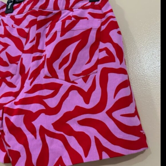 Spanx On the Go Print Shorts - Picture 6 of 6